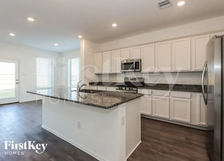7307 Hillside Ave — Photo 6