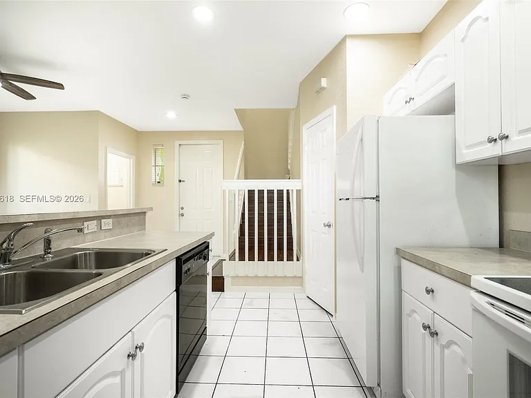 6051 SW 19th Pl — Photo 6