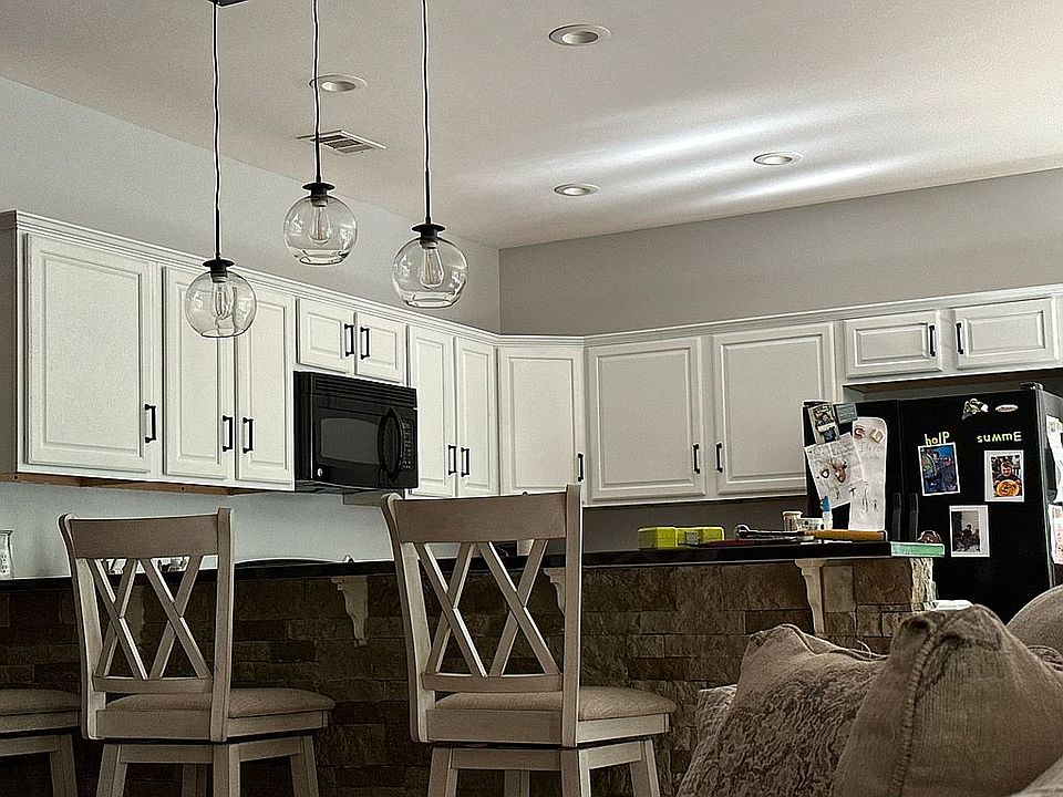 2nd image of 150 Lakeview Way