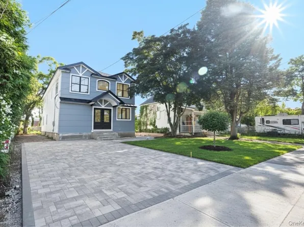 86 Moffitt Boulevard, Islip, NY 11751