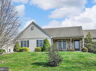 858 Water Edge Ct, Lebanon, PA 17046