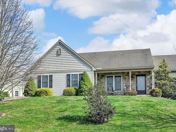 858 Water Edge Ct, Lebanon, PA 17046