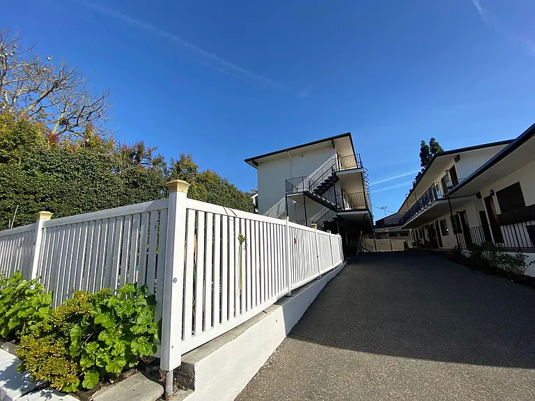 427 W Montecito St — Photo 3