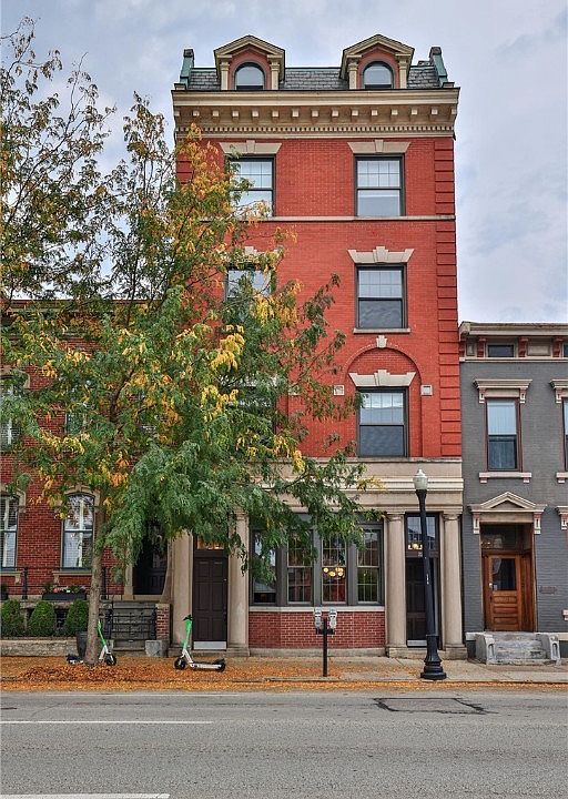1st image of 221 W 9th St #5