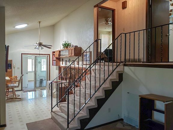 5th image of 586 Eastbrook St