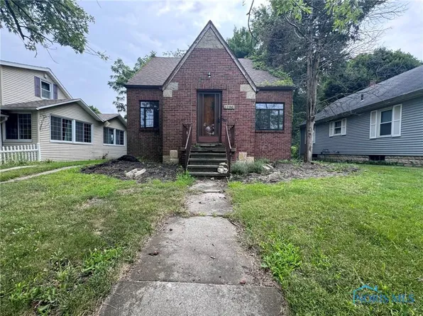 1208 N Union St, Fostoria, OH 44830