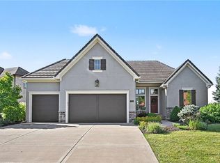 8245 Westlake Dr, Parkville, MO 64152