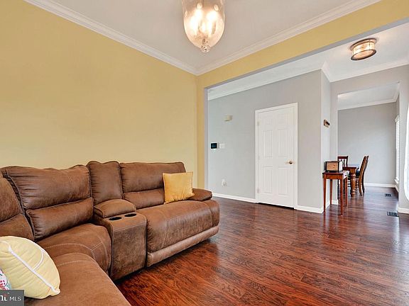 5th image of 152 Viola Dr
