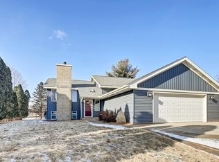 710 Spruce Ct, Pine Island, MN 55963