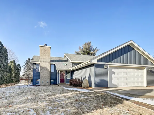 710 Spruce Ct, Pine Island, MN 55963