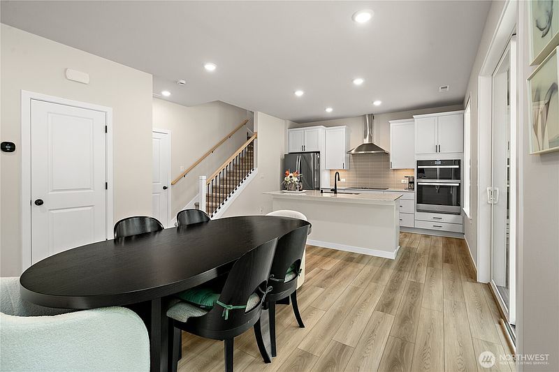 4th image of 11124 43rd Avenue SE