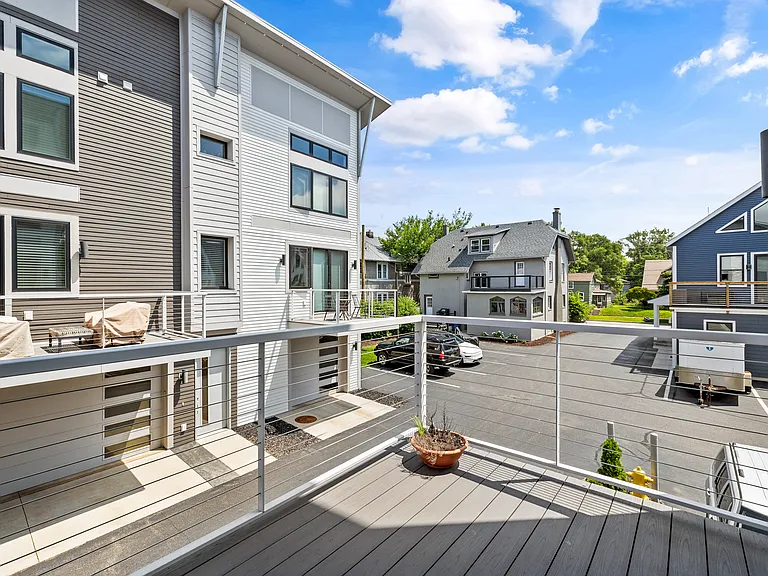 631 Fairview Ave NE #1 — Photo 23