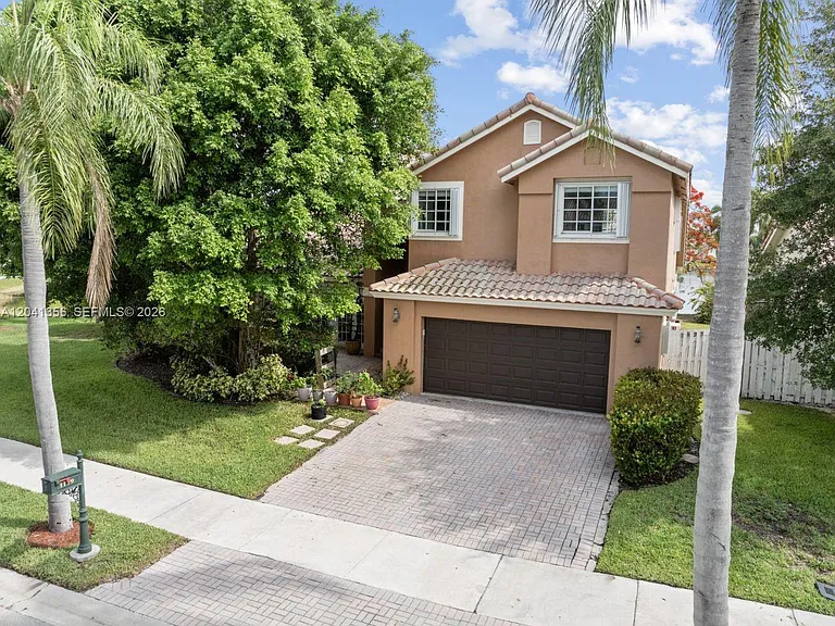 1179 Laguna Springs Dr — Photo 2