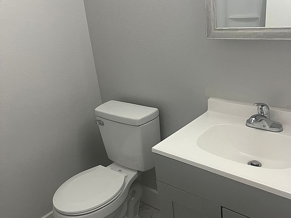 5th image of 312 SE 159th Ave APT B
