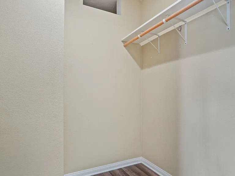 13842 Hamlin St — Photo 19