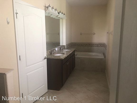 2nd image of 15036 Evergreen Oak Loop
