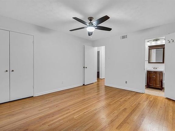 3rd image of 2248 Springhill Dr