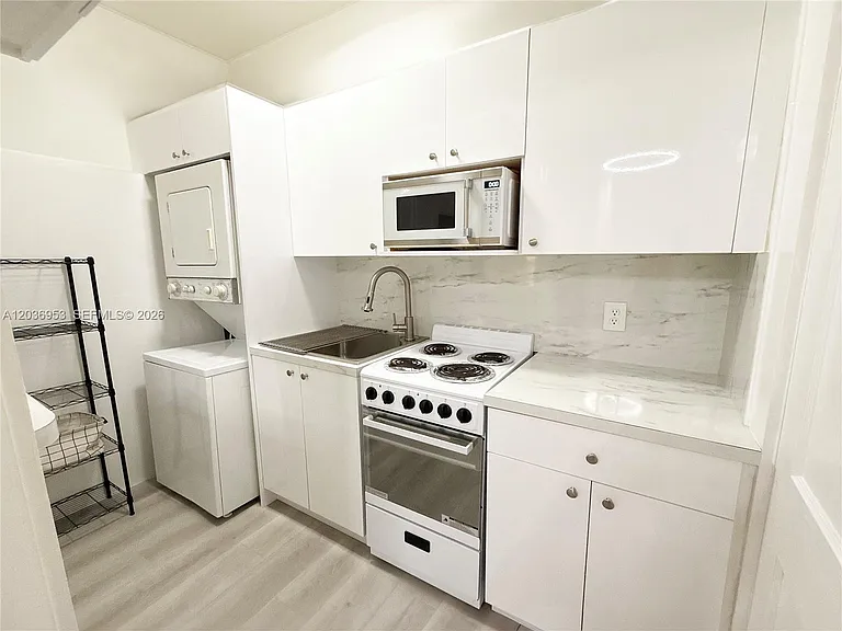 124 Mendoza Ave #1A — Photo 6