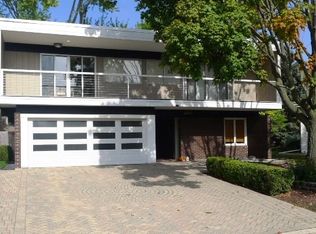 6855 N Concord Ln, Niles, IL 60714