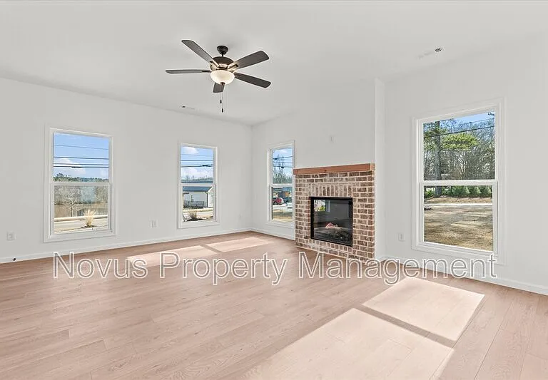 97 Carroll Cir — Photo 5
