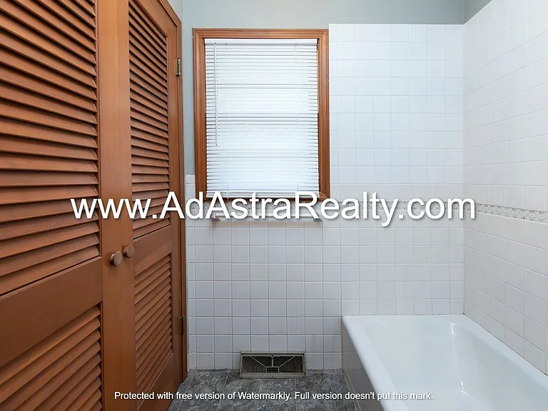 718 NW 5th St — Photo 13