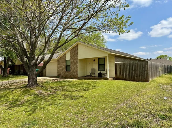 92 James St, Farmington, AR 72730