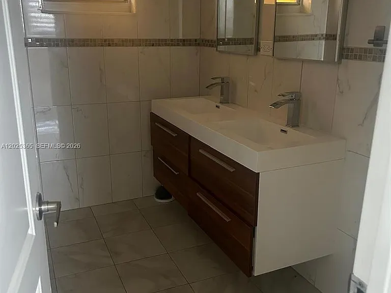 16400 NE 17th Ave #703 — Photo 4
