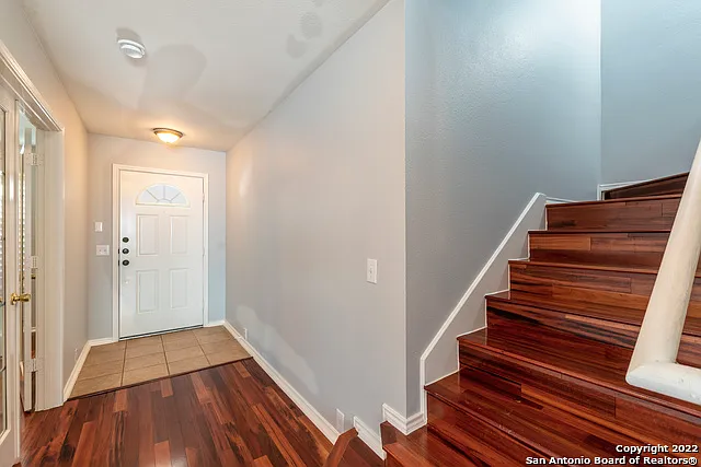 3 bed, 2.5 bath, 2426 sqft, $1,900 — Photo 4