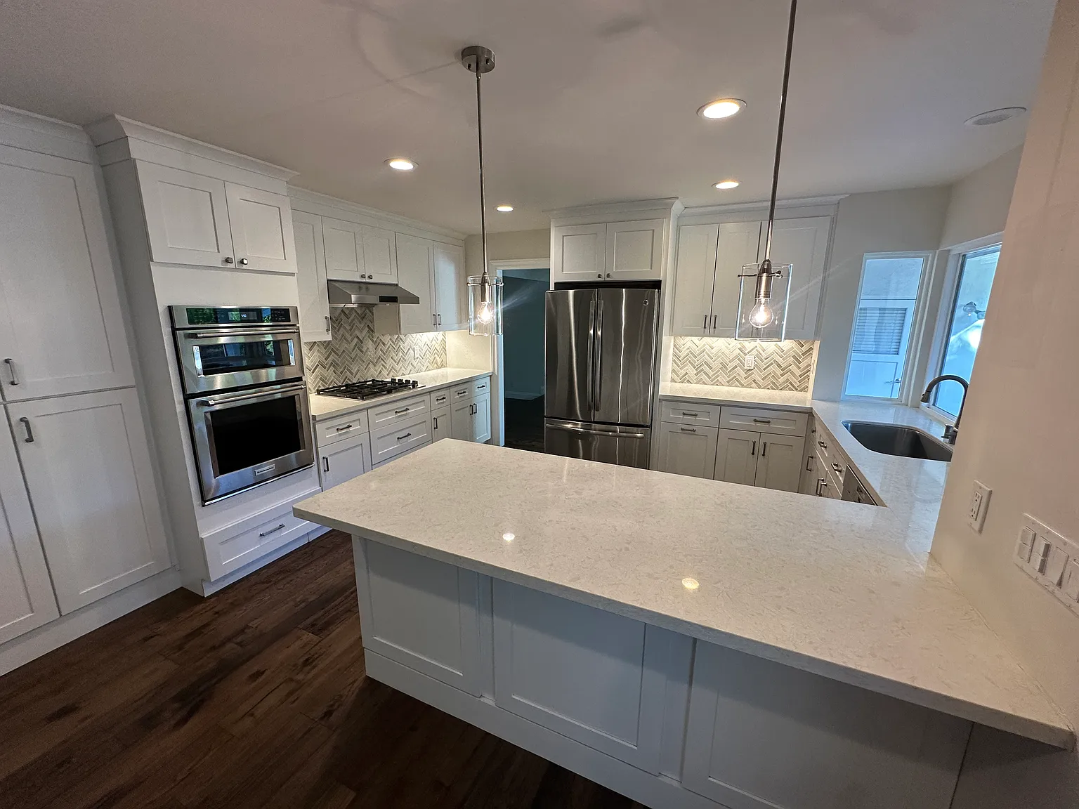 4 bed, 2.5 bath, 2494 sqft, $7,300 — Photo 2