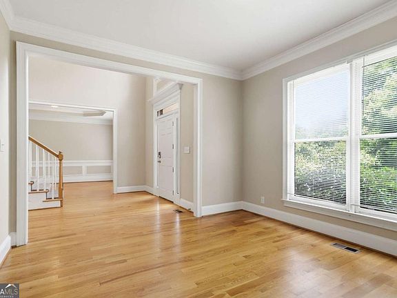 5th image of 519 Emerald Lake Ln