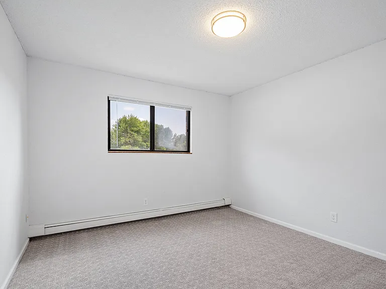 Cedar Square Apartments — Photo 5