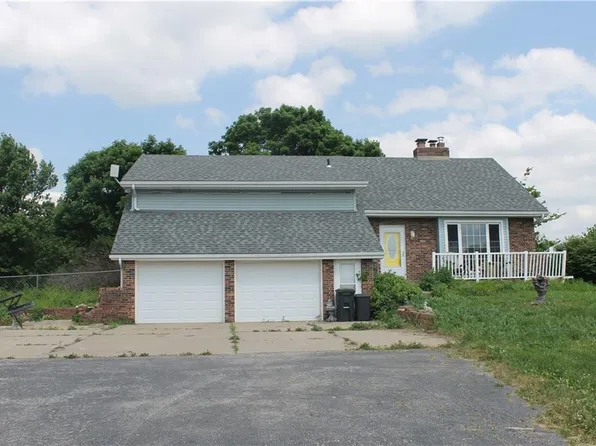 25770 Tonganoxie Dr, Leavenworth, KS 66048