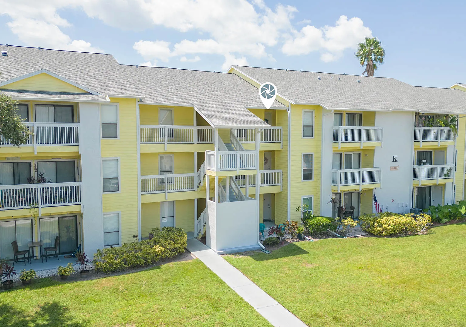 2 bed, 898 sqft, $1,900 — Photo 1