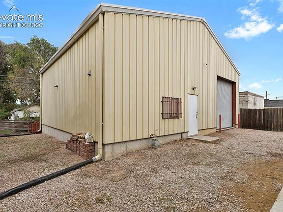 3rd image of 2614 Gunnison St