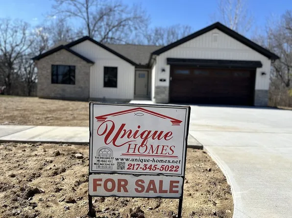 7 Fawn Ct, Charleston, IL 61920