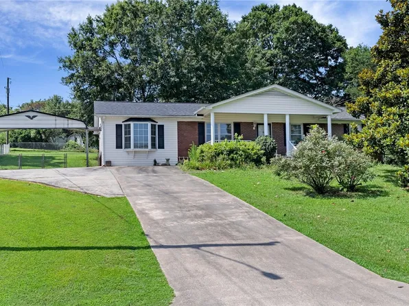 106 Lakeside Ln, Liberty, SC 29657