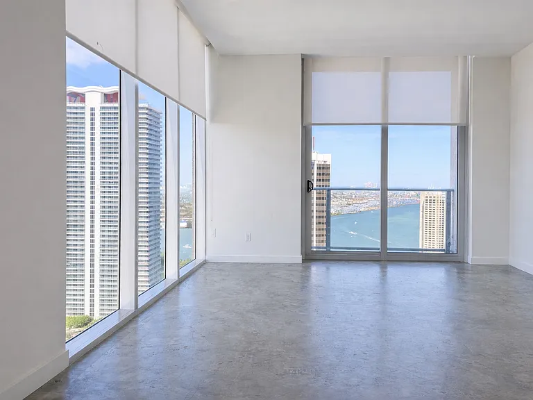 151 SE 1st St #Penthouse 02 — Photo 6