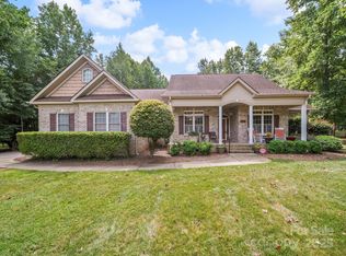 208 Catawba Crest Ln, Lake Wylie, SC 29710