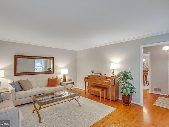 3rd image of 4711 Carterwood Dr
