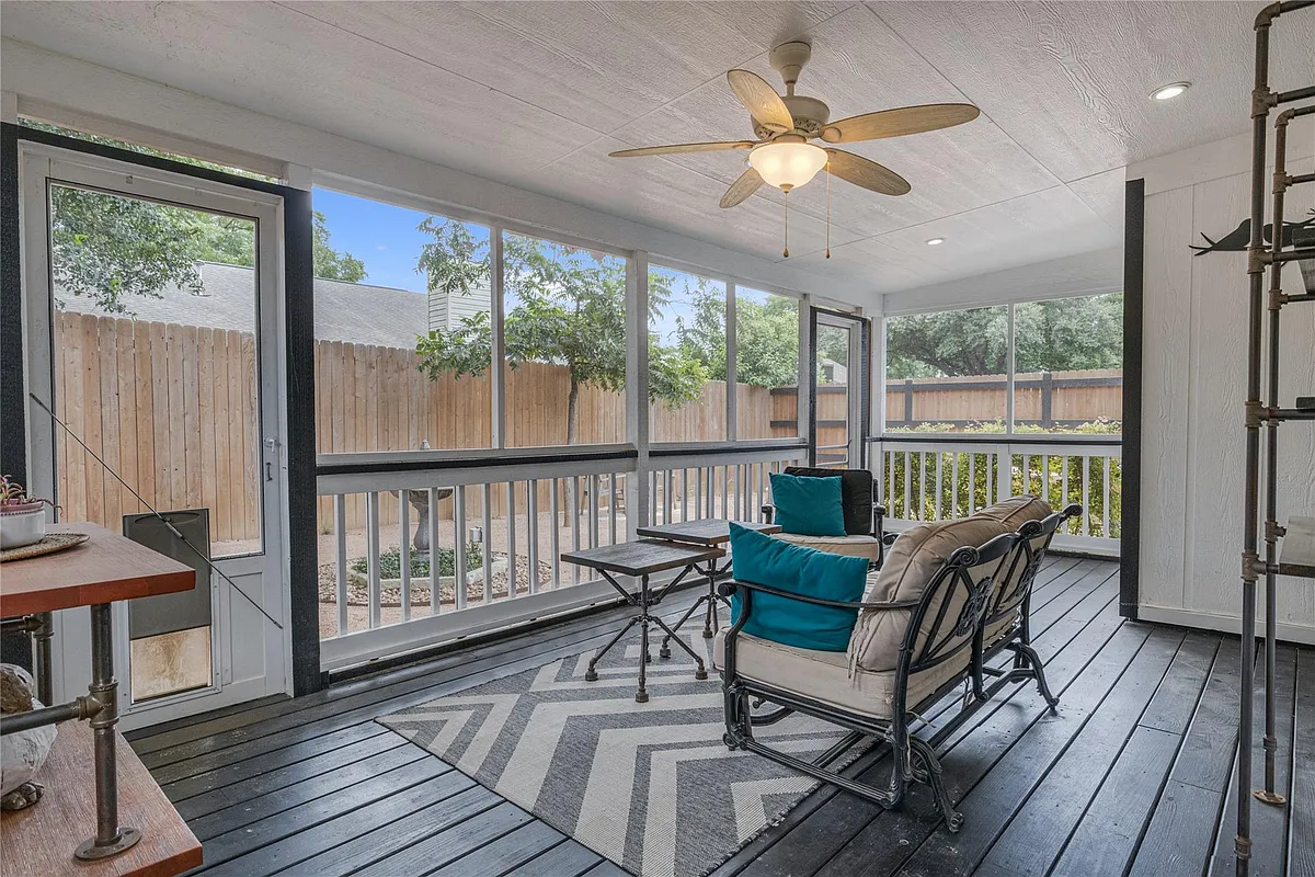 Building Photo - 9831 Briar Ridge Dr
