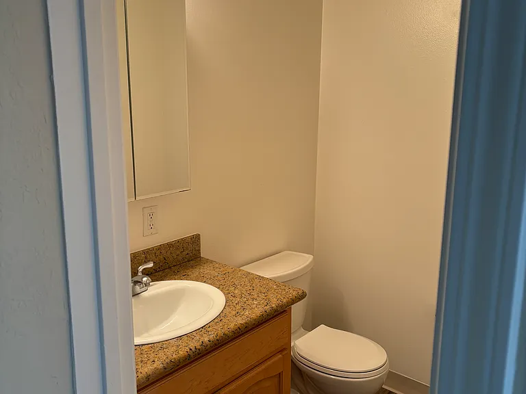 570 University Ave #21 — Photo 3