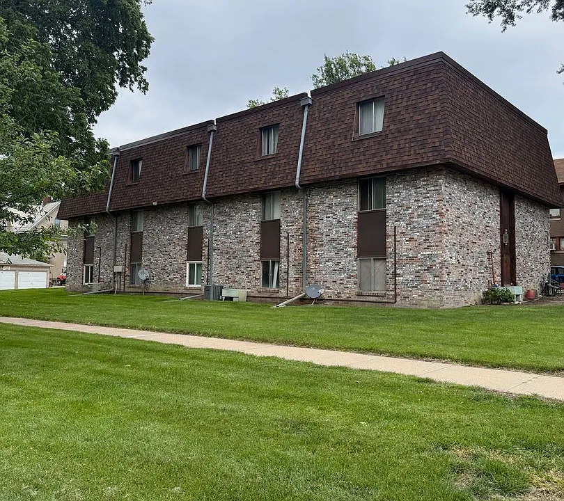 1900 E Street Apartments