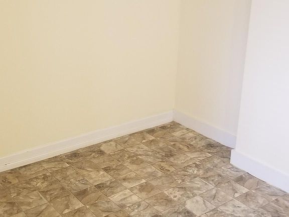 4th image of 184 Sneden Ave