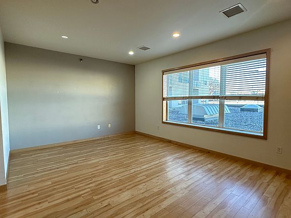 3rd image of 653 4th Ave N #213