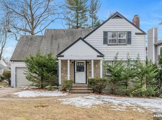 688 Forest Ave, Teaneck, NJ 07666