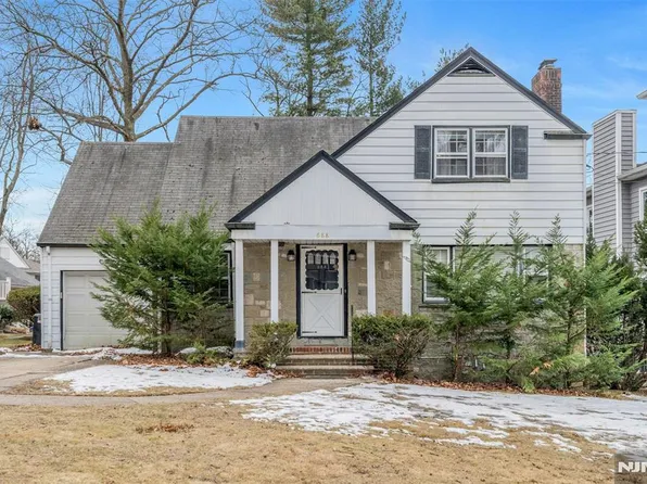 688 Forest Ave, Teaneck, NJ 07666