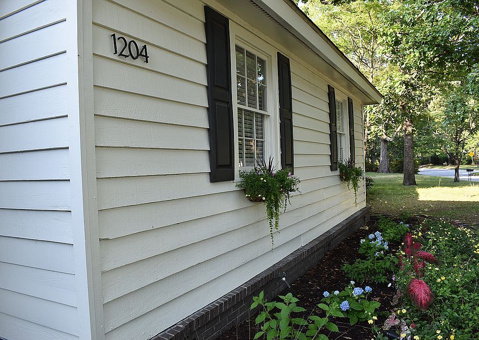 2nd image of 1204 Wappetaw Pl