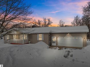 2012 Kaylyn Dr, Cadillac, MI 49601