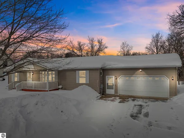 2012 Kaylyn Dr, Cadillac, MI 49601