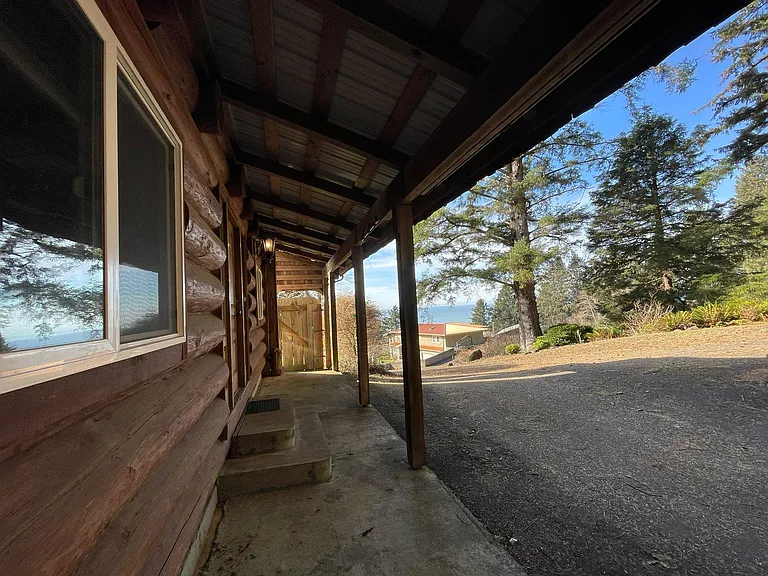 8475 Treasure Rocks Rd — Photo 2